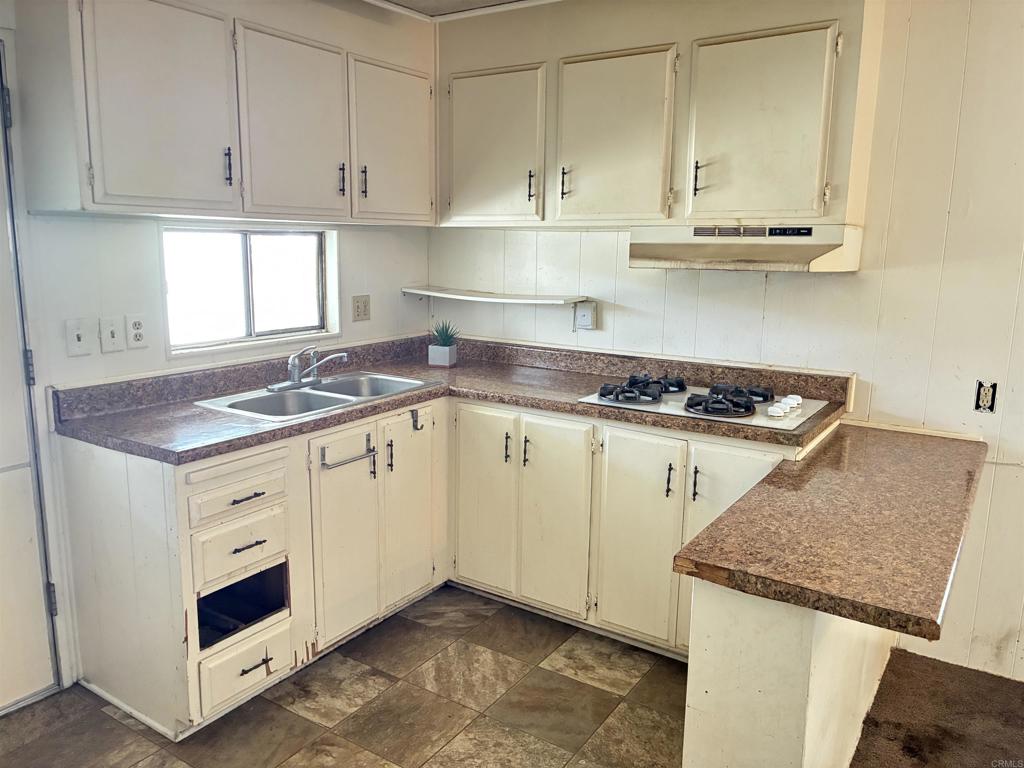 718 Sycamore Avenue 23