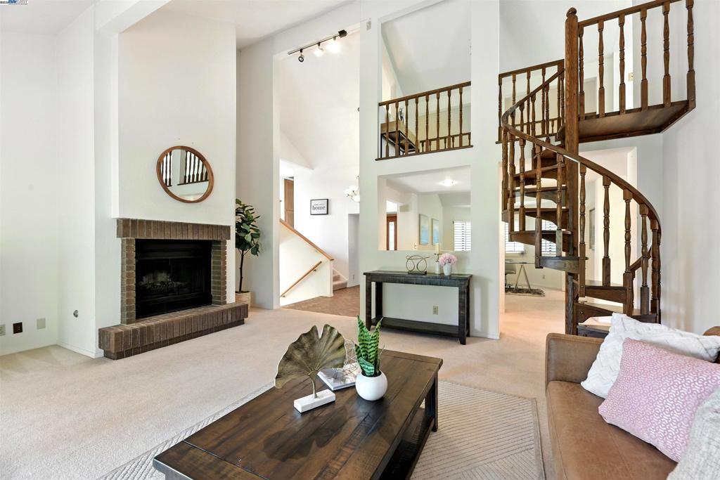 646 Bella Vista Ct