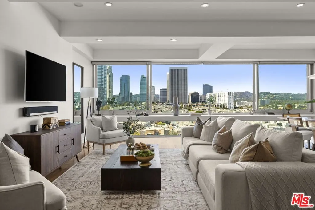 Los Angeles, California 90067, United States, 2 Bedrooms Bedrooms, ,2 BathroomsBathrooms,Residential,Active,240432