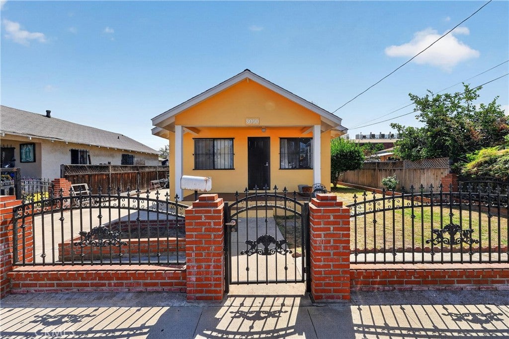 8000 Lou Dillon Avenue, Los Angeles CA 90001