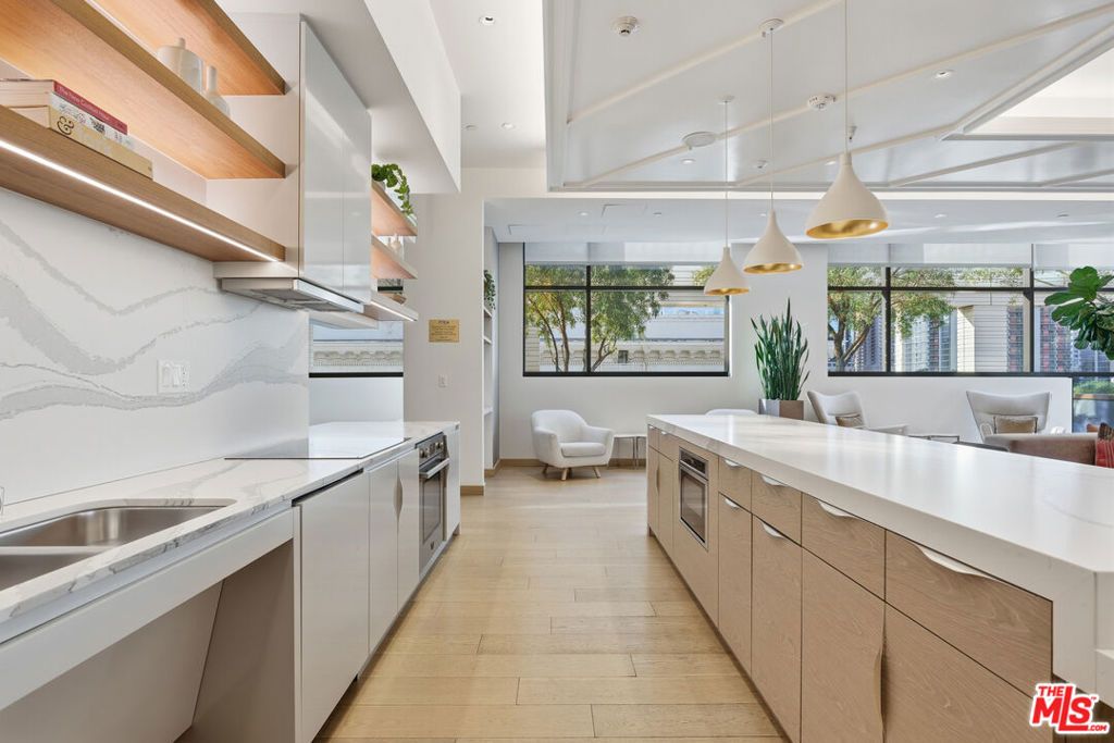 Photo of 400 S Broadway #913, Los Angeles, CA 90013 (MLS # 26645915)