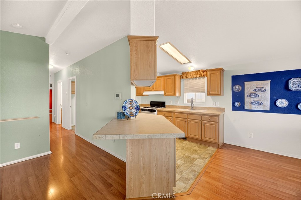725 W Thornton 10