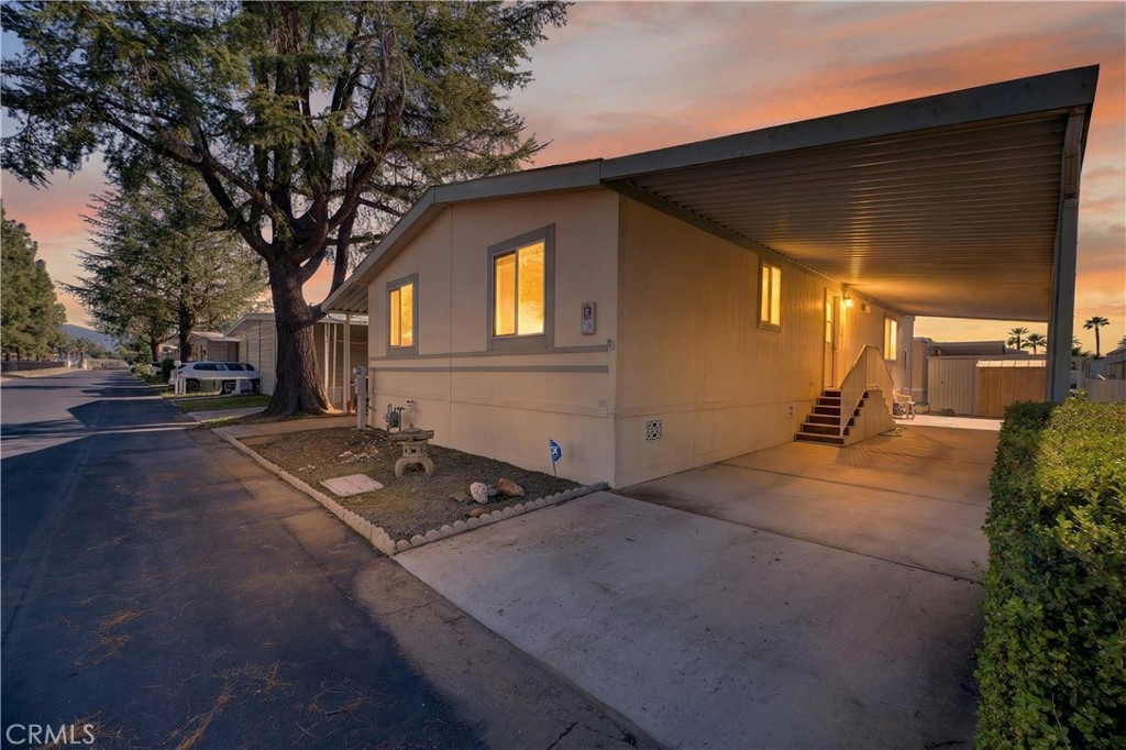 725 W Thornton 10