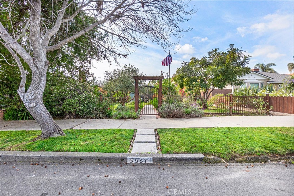 3591 Grand View