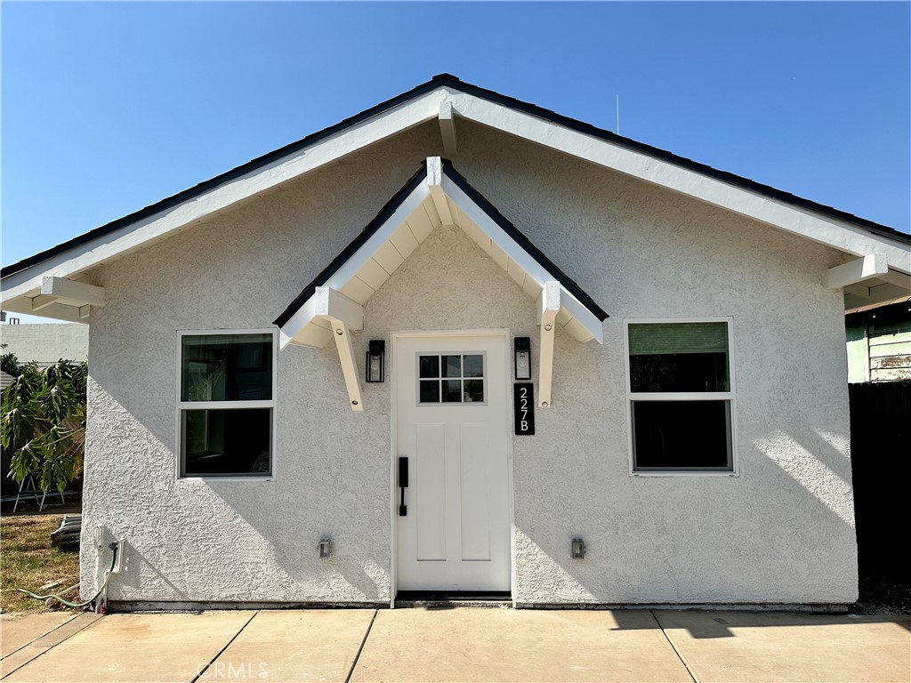 Be the first to live in this newly built (2025) 1-bedroom, 1-bathroom ADU located in a prime San Gabriel neighborhood. Thoughtfully designed with modern finishes and conveniences, the unit features a full kitchen with brand-new appliances—including a refrigerator, electric stove, microwave, and dishwasher—along with an in-unit washer and dryer, and A/C split units in both the living room and bedroom for efficient, cost-effective climate control.
The unit is fully electric (no gas) and has its own electrical meter. Trash and water are included in the rent. While there is no dedicated parking, ample street parking is available with an annual permit from the City of San Gabriel (approximately $144/year).
Nestled in a walkable area close to popular destinations like Blossom Market Hall, the San Gabriel Library, Post Office, San Gabriel Valley Medical Center, and numerous restaurants, this unit offers both comfort and convenience in one of the most desirable areas of the SGV.
No pets. Minimum 1-year lease.