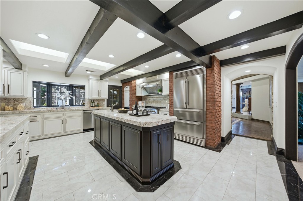 852 Peninsula Avenue