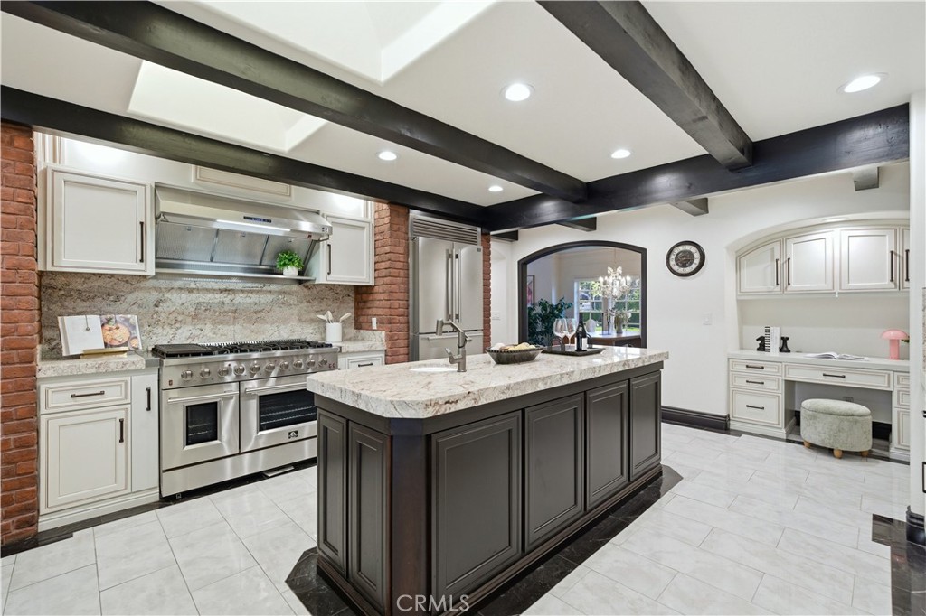 852 Peninsula Avenue