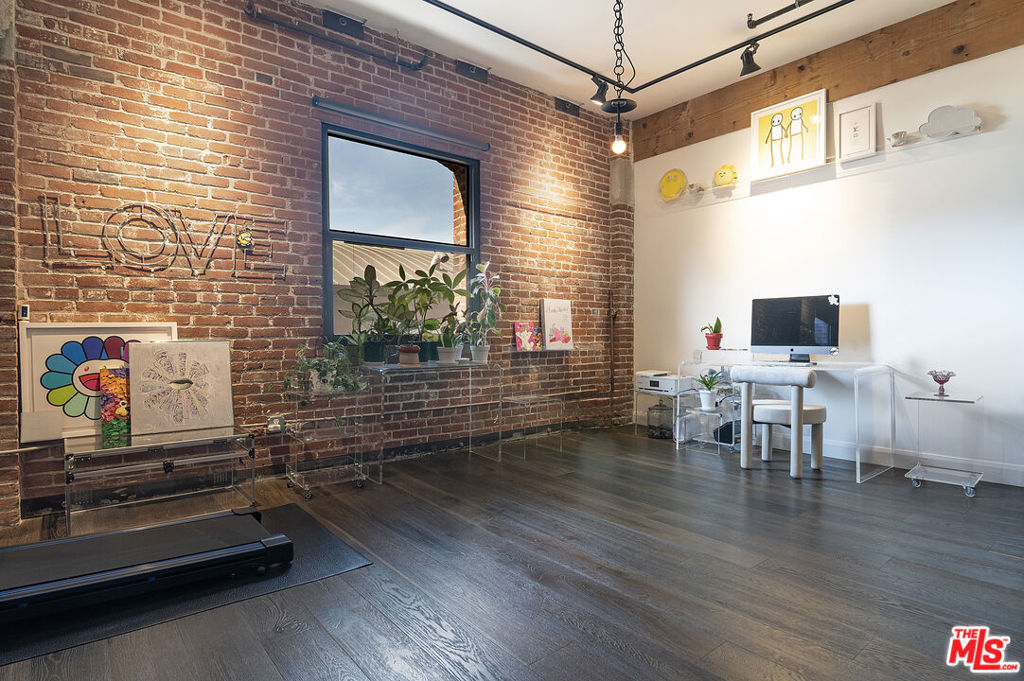 215 S Santa Fe Avenue 6