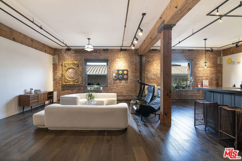 Photo of 215 S Santa Fe Avenue #6, Los Angeles, CA 90012 (MLS # 26660623)