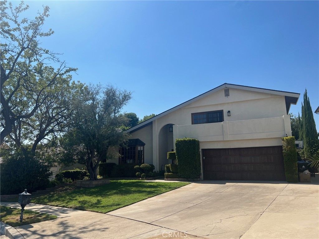 Photo of 20719 Nashville Street, Chatsworth, CA 91311 (MLS # SR25229030)