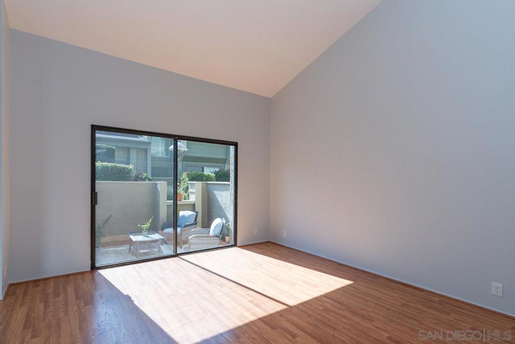 3286 Caminito Eastbluff 114