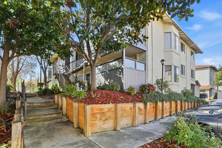 Experience the perfect blend of modern comfort and urban convenience in this rare 3-bedroom, 2-bathroom end-unit condo. The spacious living room welcomes you with a soaring vaulted ceiling and abundant natural light, creating a genuinely open and airy atmosphere. The interior features brand new flooring, fresh paint throughout, and a modern kitchen with new quartz countertops and appliances. Enjoy the convenience of in-unit laundry, a private 2-car garage, a community pool, and low HOA dues. The central location puts you minutes from San Jose State University, the SAP Center, and a diverse hub of dining and culture. With easy access to the 101, 87, and 85 freeways, this is an excellent opportunity to own a spacious, turn-key home that keeps all of Silicon Valley within reach.