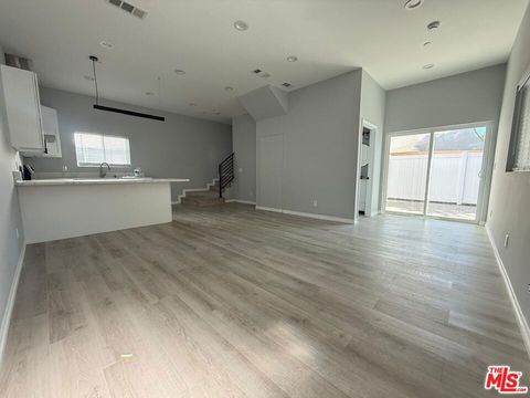 Photo of 15964 Gault Street, Los Angeles, CA 91406 (MLS # 26860999)