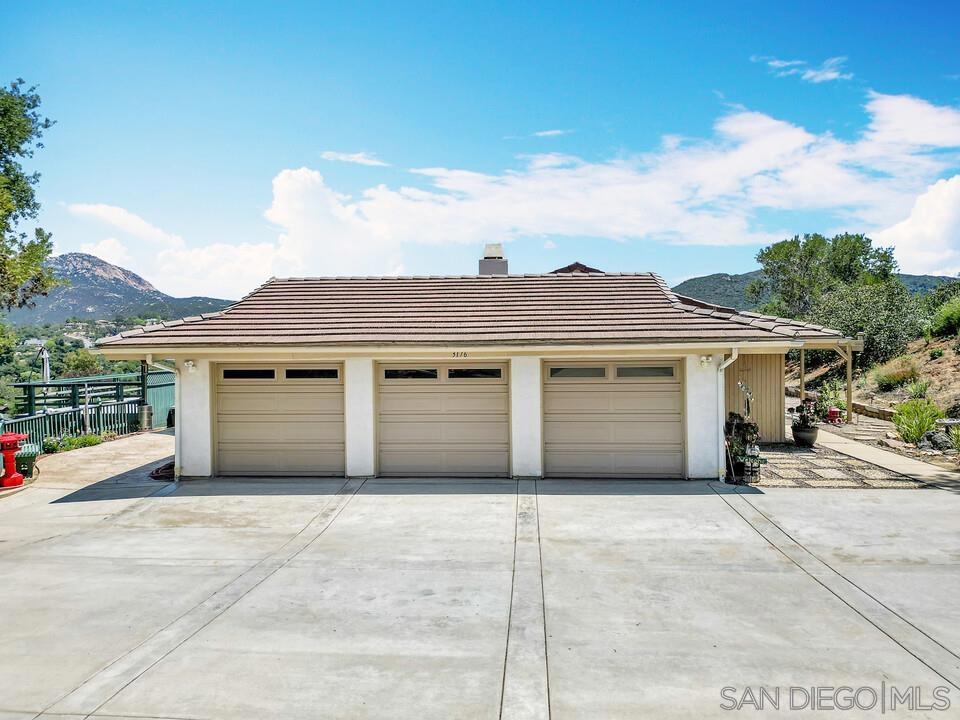 3176 Via Viejas