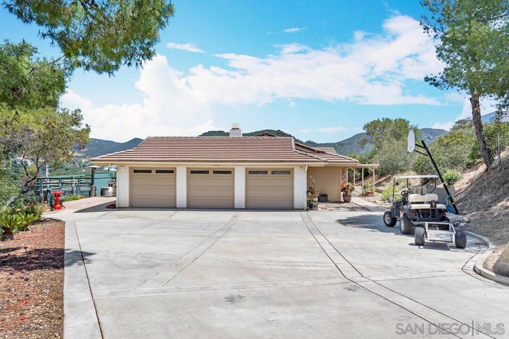 3176 Via Viejas