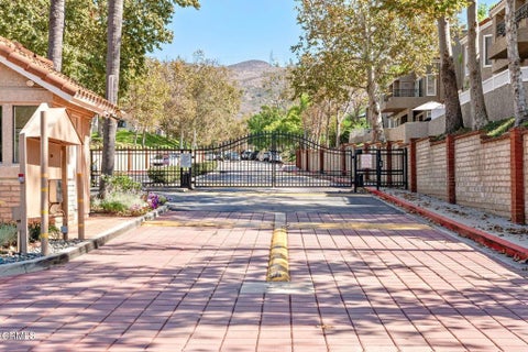 Tiny photo for 852 Vista Arriago, Camarillo, CA 93012 (MLS # V1-38868)