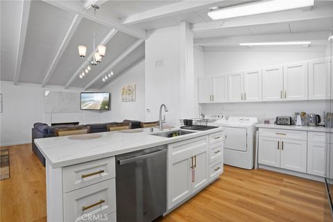 Photo of 6440 Jumilla Avenue, Woodland Hills, CA 91367 (MLS # SR25233842) Photo of 6440 Jumilla Avenue, Woodland Hills, CA 91367 (MLS # SR25233842)