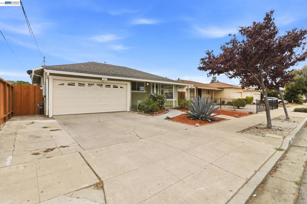 824 Moraga Dr