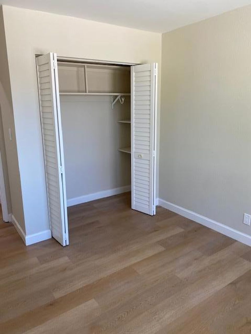 listing image 130724318038990020545