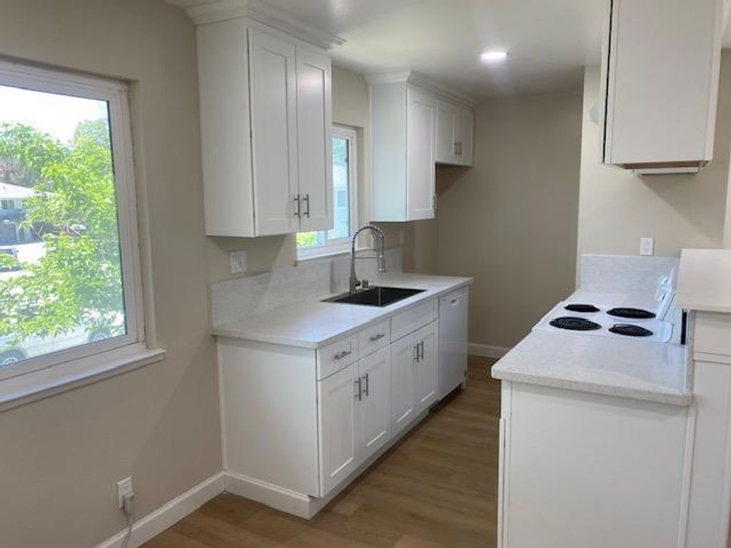 listing image 130722465788965553913
