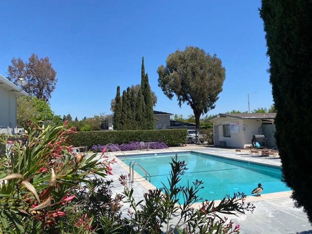 listing image 130729076676414998352