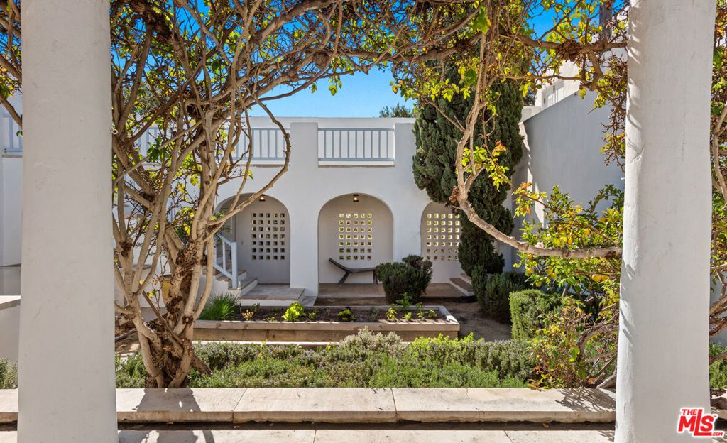 Photo of 27832 Pacific Coast Highway, Malibu, CA 90265 (MLS # 25608889)