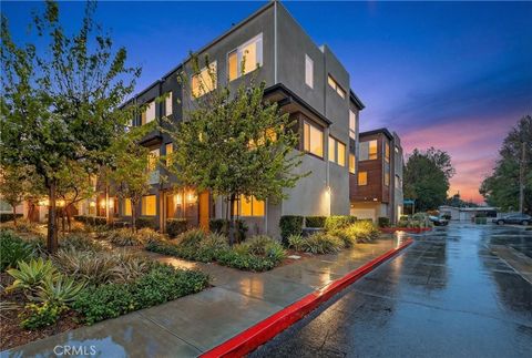 Photo of 8405 N Fusion Way, Northridge, CA 91325 (MLS # SR26039003)