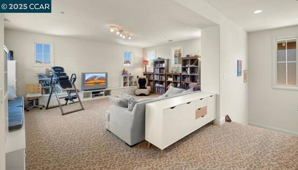 STONEBRAE COUNTRY CLUB - Residential