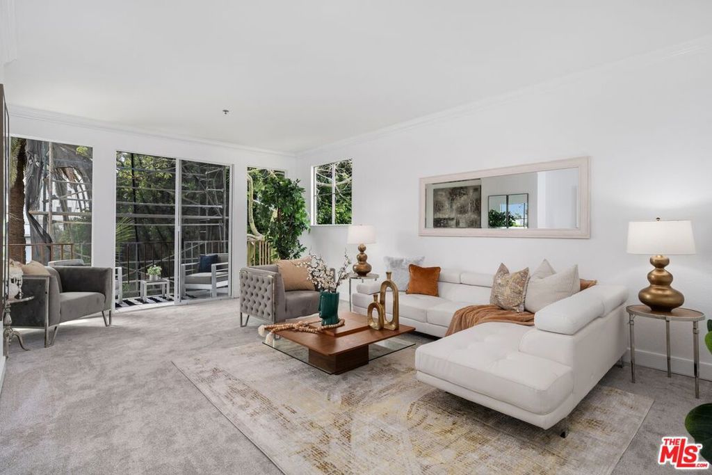 Photo of 211 California Avenue #401, Santa Monica, CA 90403 (MLS # 25585537)