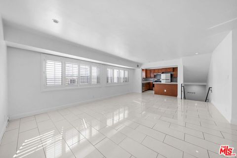 Photo of 148 S Reeves Drive #4, Beverly Hills, CA 90212 (MLS # 25605419) Photo of 148 S Reeves Drive #4, Beverly Hills, CA 90212 (MLS # 25605419)