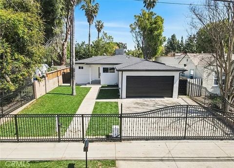 Photo of 8814 haskell Ave, North Hills, CA 91343 (MLS # GD25281452)