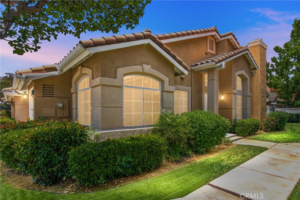 Welcome to this wonderful villa! Located in Sun Lakes County Club an over 55 community. 2bedrooms, 2 bathrooms, 998 sq ft of living space. Laminate flooring, ceiling fans, and shutters throughout. There is a good size kitchen with breakfast nook. Lovely living space with a fireplace to snuggle up. The great patio space boasts a new vinyl patio cover, and peaceful shady Zen like atmosphere. A great space to regenerate after a long day. Bring your imagination and make this villa your dream home! Seller will consider all reasonable offers.
When you drive through the gate at Sun Lakes, you will find a beautiful and friendly community. You are home! The community offers 2 18-hole golf courses, 2 restaurants, 3 clubhouses with meeting rooms, gyms, Swimming pools, and libraries. There are plenty of clubs and activities to join for crafts, dancing, games, travel, and entertainment. Boccie ball, Paddle ball, Tennis, Billiards, and of course our dog group!