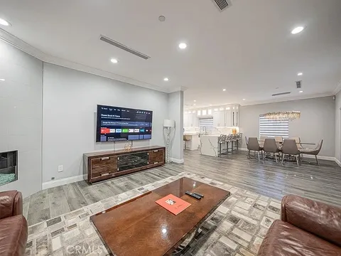 430 N Parish Pl, Burbank, CA 91506 - MLS#: IV26075144
