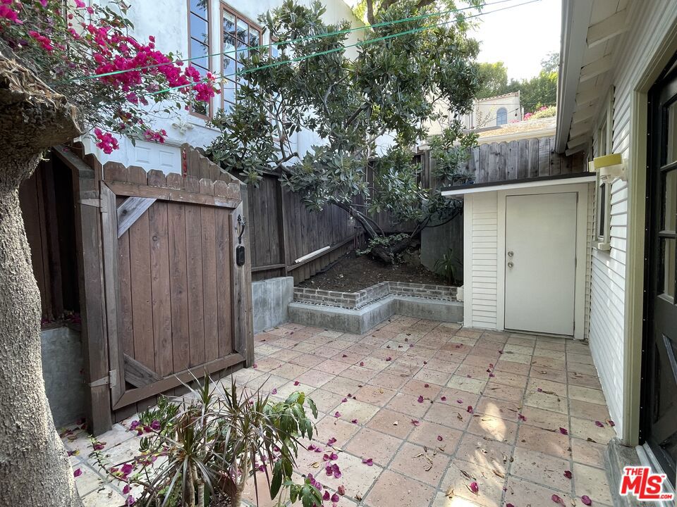 6853 1/2 Alta Loma Terrace