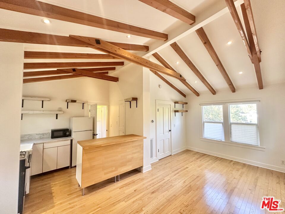 6853 1/2 Alta Loma Terrace