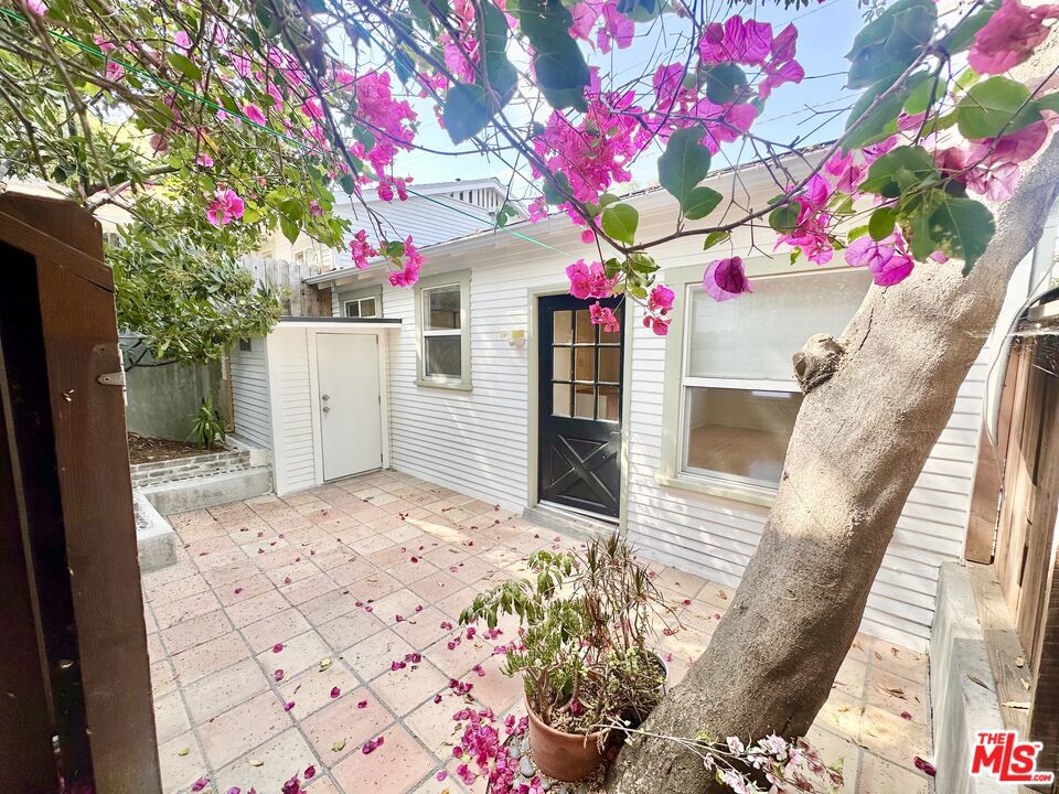 6853 1/2 Alta Loma Terrace