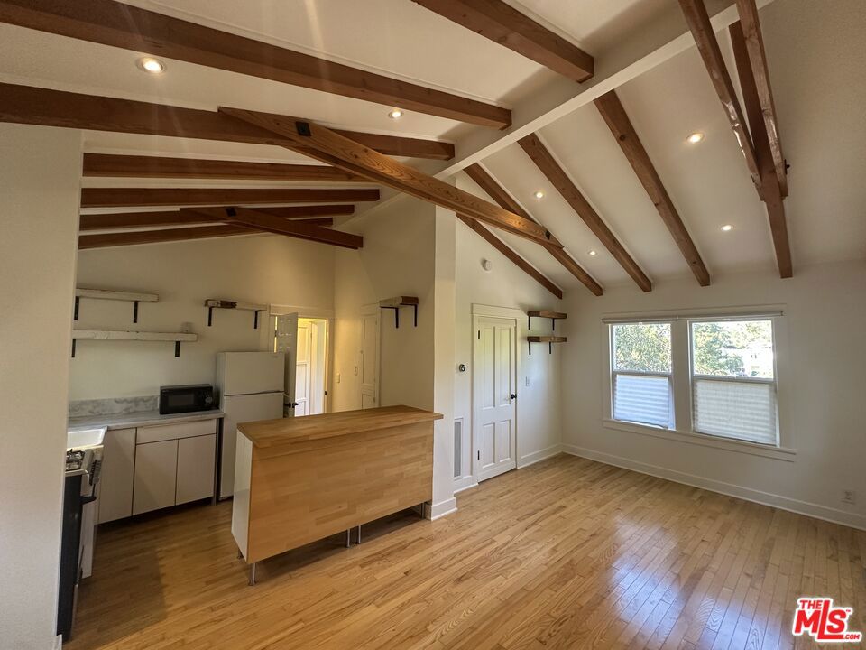 6853 1/2 Alta Loma Terrace