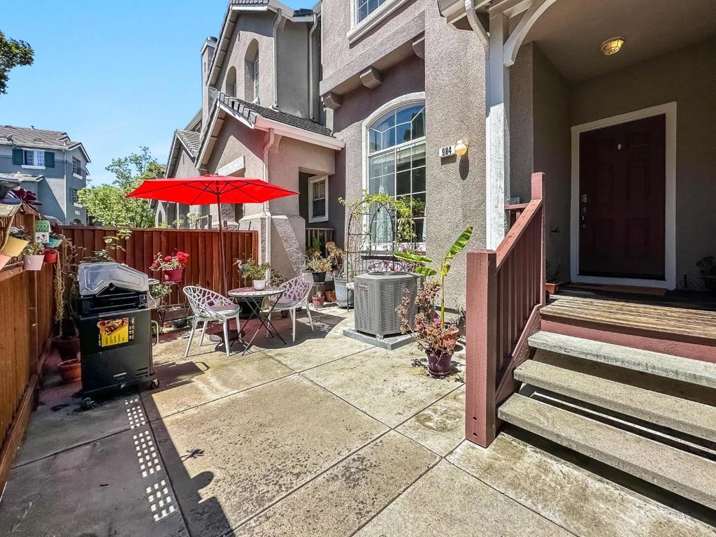 984 Goodacre Lane