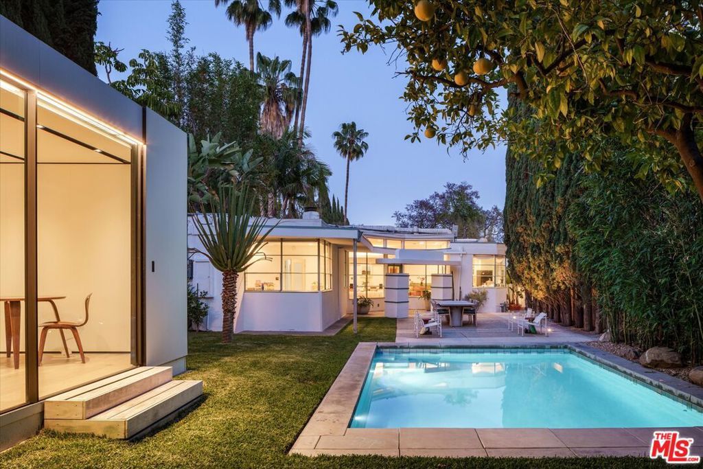 Photo of 947 N Martel Avenue, Los Angeles, CA 90046 (MLS # 25597121)