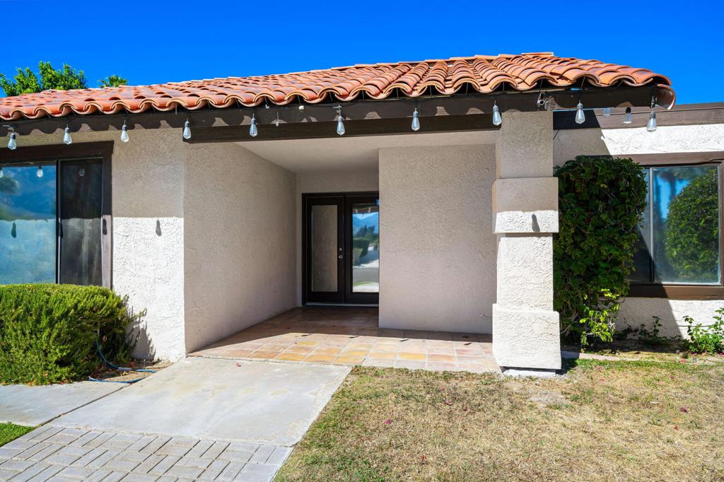 1374 E Madero Circle