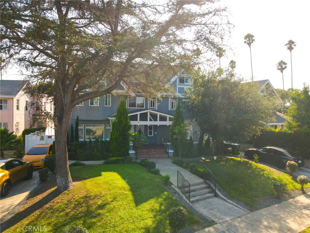 Properties 3 4440 Victoria Park