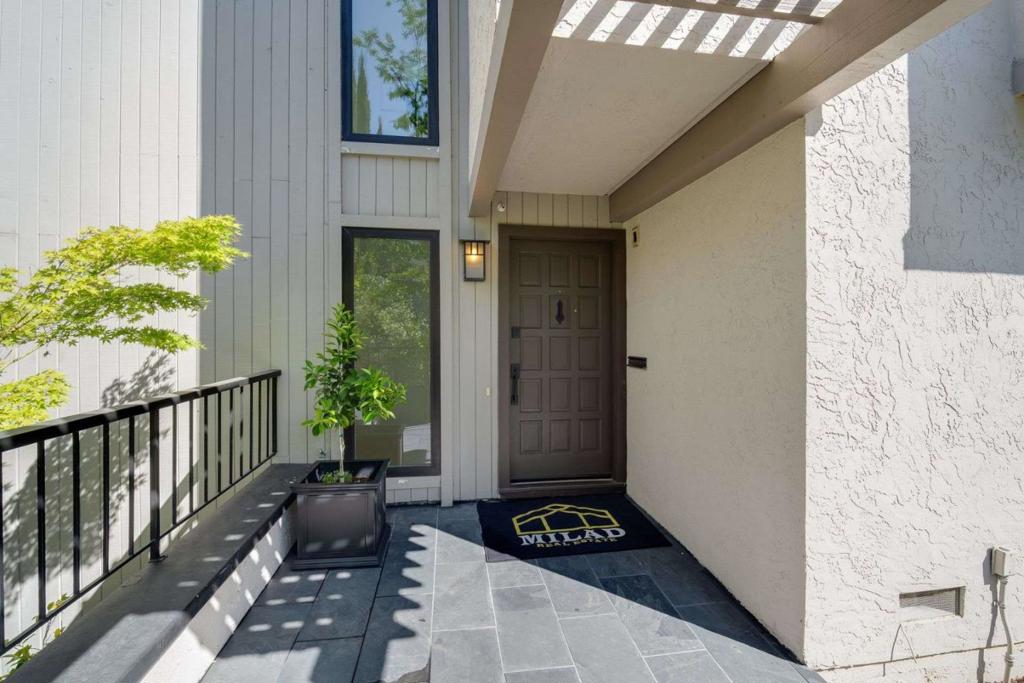 Rare End-Unit Townhome in Sand Hill Circle This beautifully remodeled 4BD/2.5BA townhome stands out with its spacious layout and unique dual-access kitchen featuring island seating, a breakfast nook, and a separate dining room all flowing seamlessly into a lush, private patio surrounded by evergreen gardenias and flowering privacy shrubs. Enjoy brand-new engineered European white oak flooring, installed with premium materials to ensure a smooth, elegant finish throughout. The upper level features a spacious primary suite with an en suite bath, soaring ceilings, and wall-to-wall windows that open to a private balcony nestled among mature trees. Additional bedrooms offer generously sized walk-in closets, with excellent potential to add en suite bathrooms perfect for customizing to your lifestyle. Set in a peaceful location with no freeway noise, this home offers a tranquil outdoor patio and is just steps from the sparkling pool and spa. You'll be minutes from the Rosewood Sand Hill Hotel, Sharon Heights Golf & Country Club, and other premier amenities. Located in the top-rated Las Lomitas School District, Sand Hill Circle is the only community in the area with a dedicated school bus stop that serves residents a rare convenience for families. A true resort-style community!
