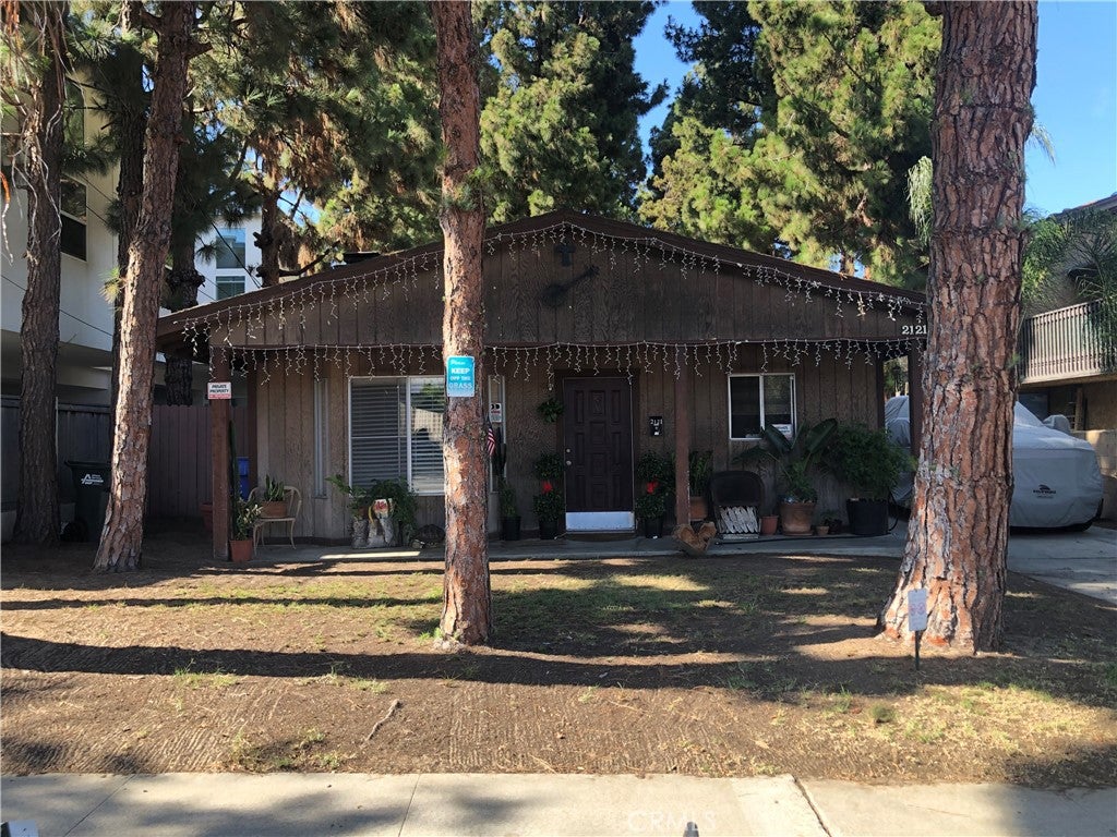 2121 Grant AVE
