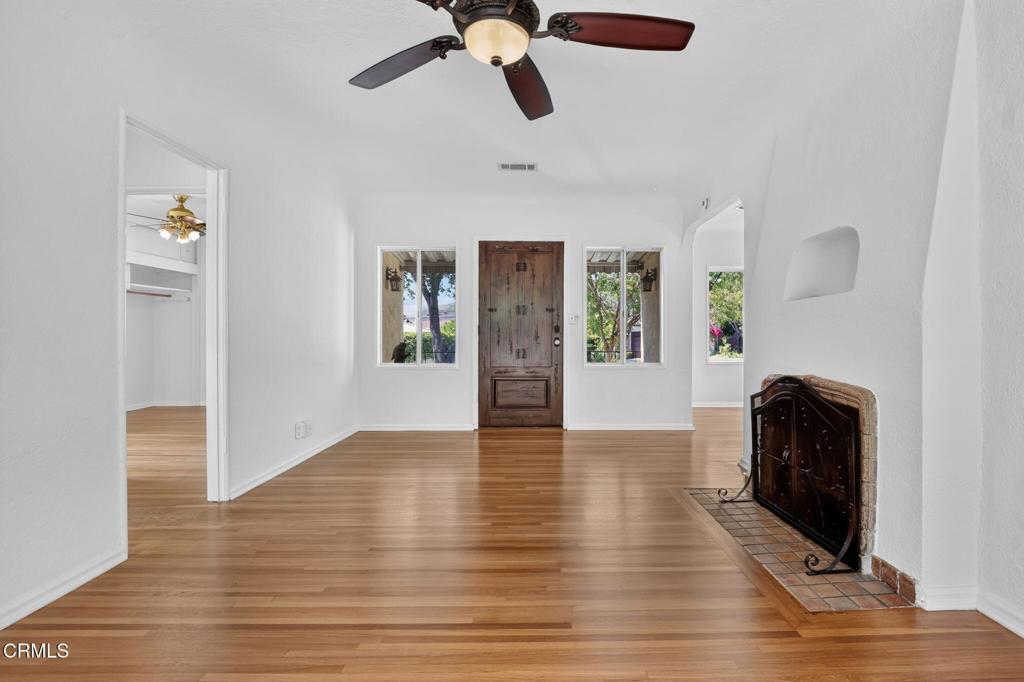 842 E Glenoaks Boulevard, Glendale CA 91207