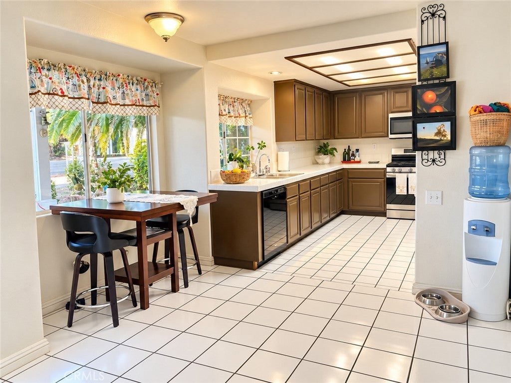 32490 Beechwood