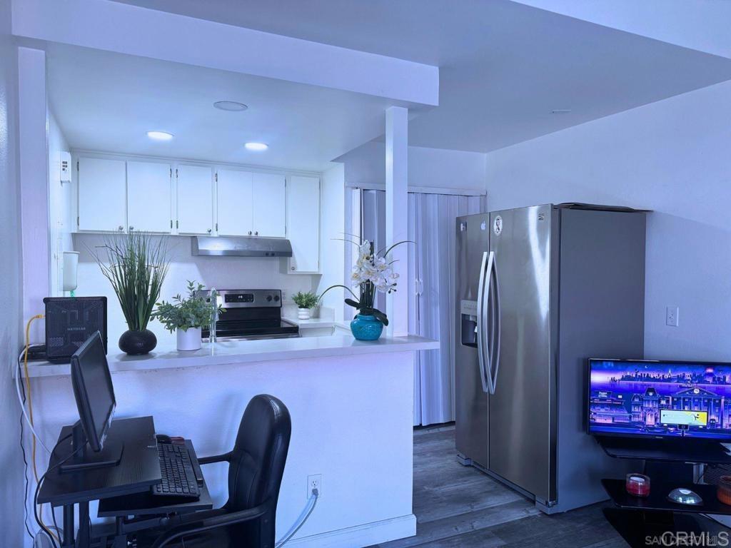 875 W San Ysidro Boulevard 14