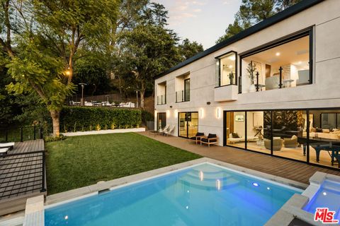 Photo of 3208 Oakley Drive, Los Angeles, CA 90068 (MLS # 26733425)