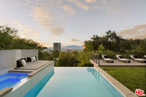 Photo of 3208 Oakley Drive, Los Angeles, CA 90068 (MLS # 26733425)