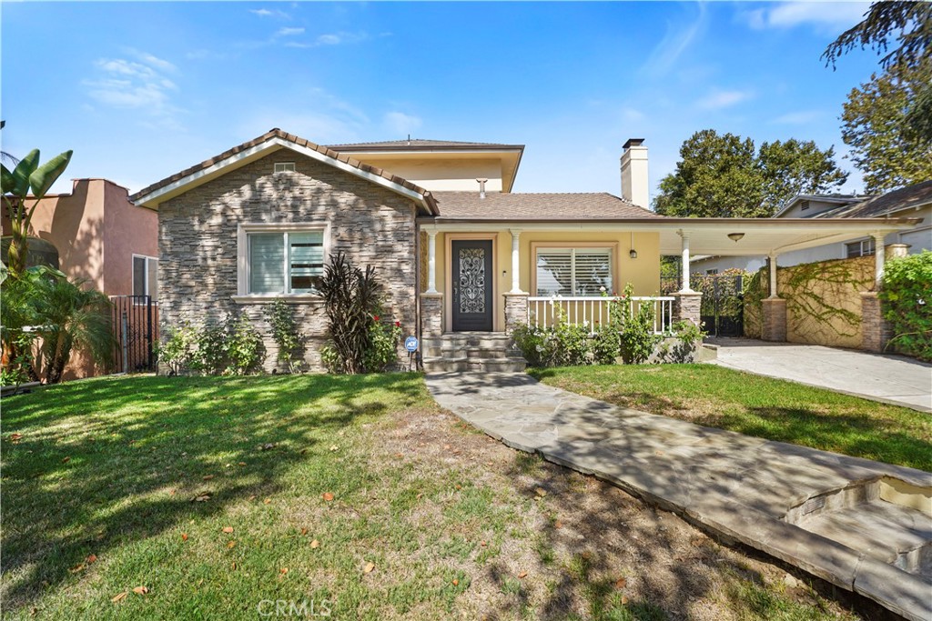 Main image without alt text