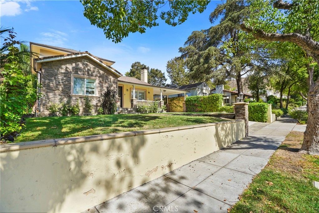 Photo of 1025 E San Jose Avenue, Burbank, CA 91501 (MLS # WS25168878)